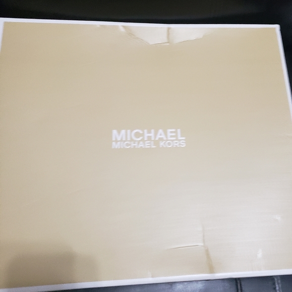 Michael Kors Dolores Back Stretch Mid Calf - Picture 2 of 6